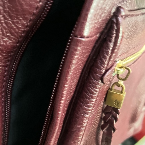👜 Elliott Lucca Burgundy Leather Crossbody Bag-Like New 👜 - Picture 3 of 11